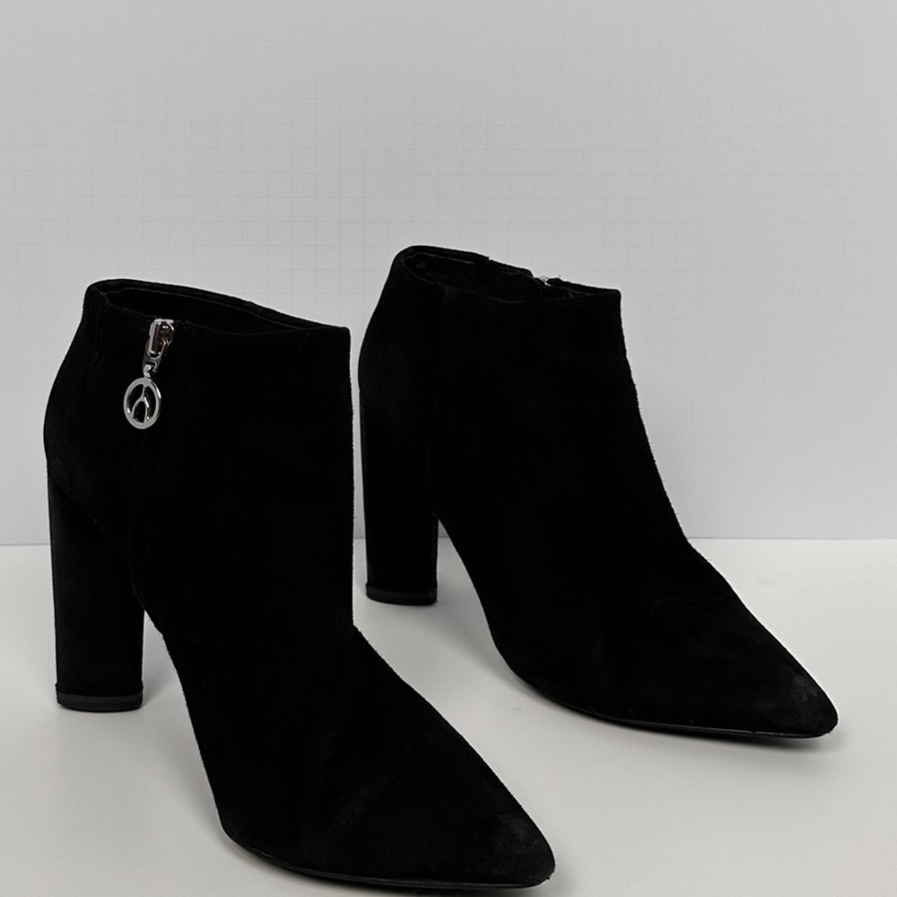 Wishbone — Sleek Black Ankle Booties with Modern Design size 9